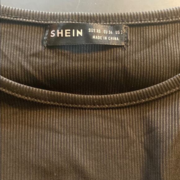 🔥 SALE!!  SHEIN Black Short Sleeve Crop T-Shirt - Picture 2 of 5